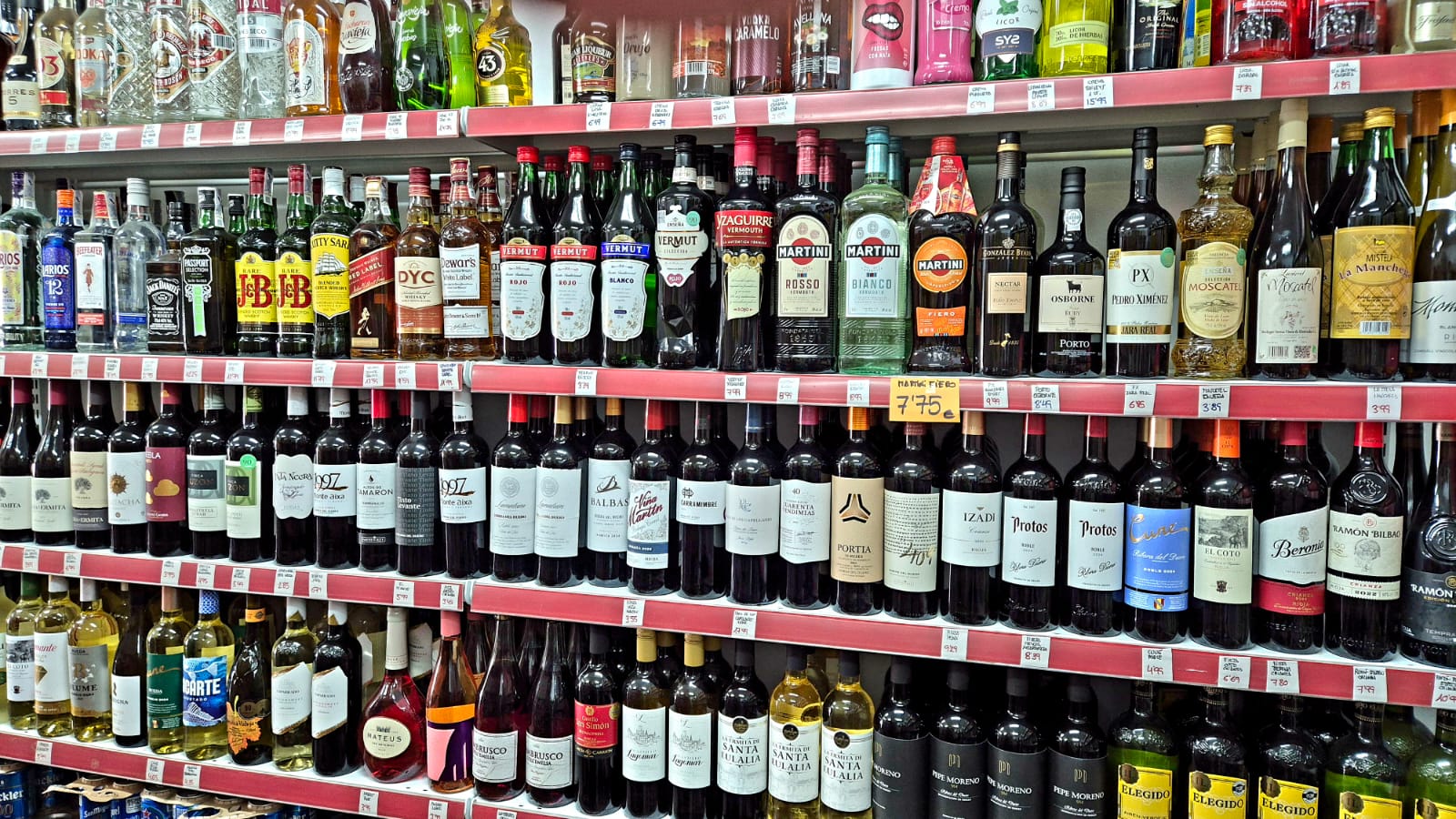 Selección de vinos en Supermercado Vivó